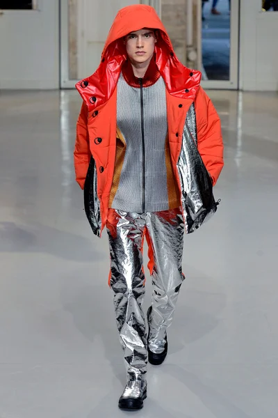 Look 32